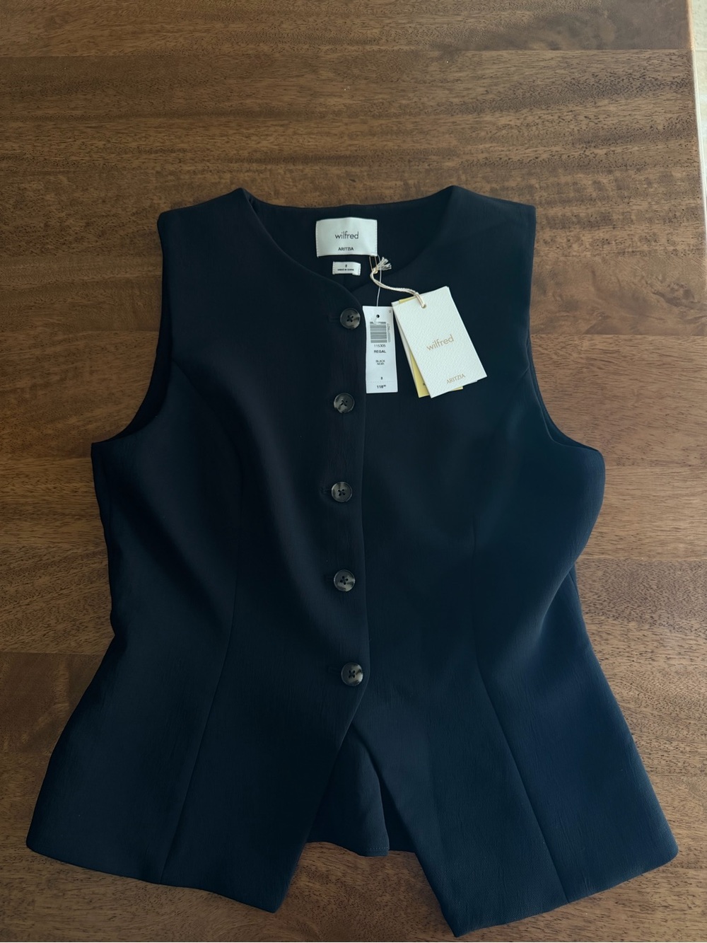 Aritzia / Wilfred - Black Sleeveless Button-Front Vest